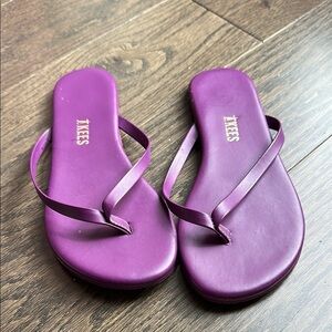 Tkees purple flipflops size 13
